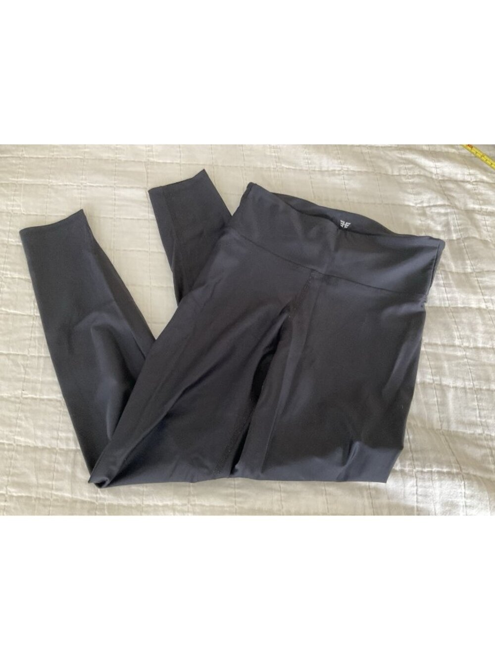 Heroine Sport Solid Black Shiny Leggings Women's Sz Medium All over Compression